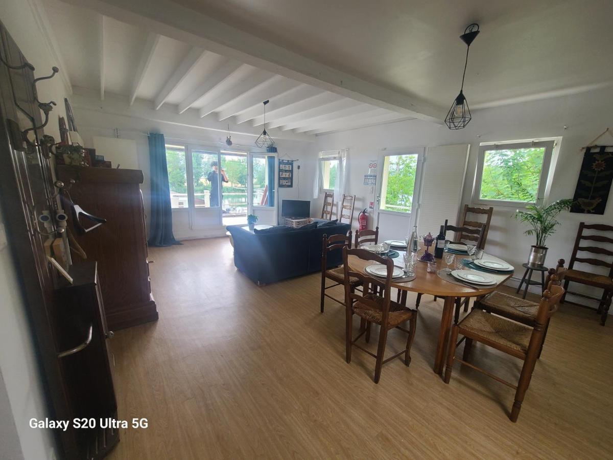 Les Chambrees Du Bac Hotell Charly-sur-Marne Eksteriør bilde